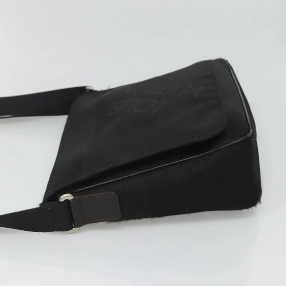 LOUIS VUITTON Damier Geant Messager NM Shoulder Bag Noir - Picture 9 of 16